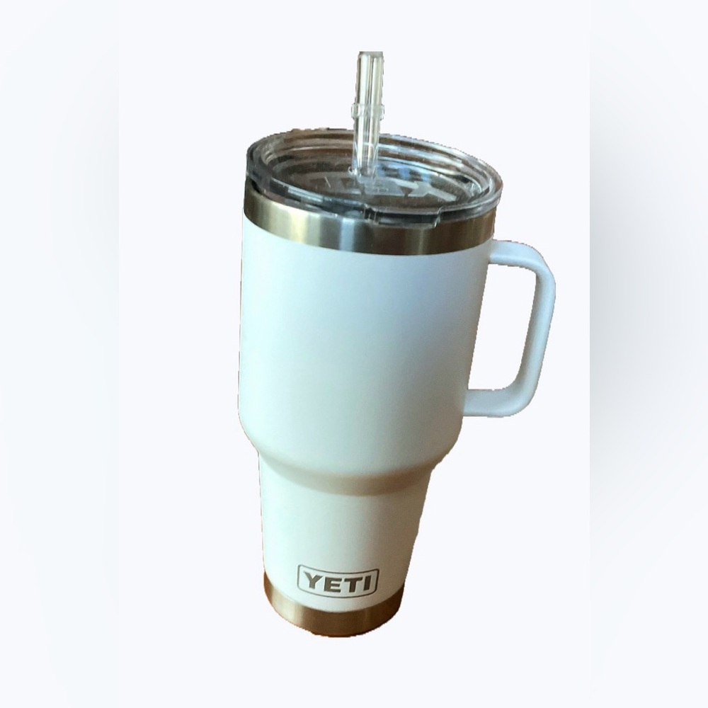 YETI White Mug with Clear Lid and Handle
35 oz